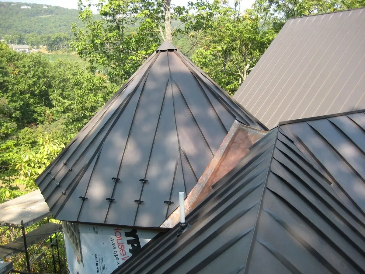 Professional Shingle Replacement & Repair by Craftsman Roofing in Siles